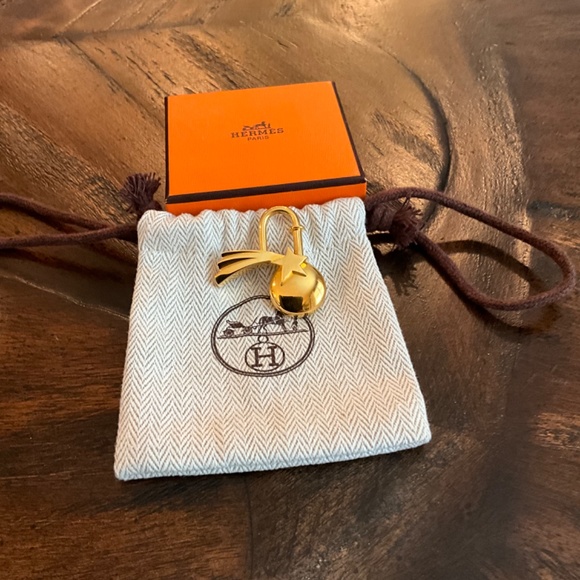 Hermes 1999 gold cadena lock charm - Picture 4 of 5